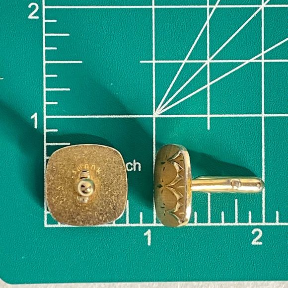 Swank Cufflinks Gold Tone Textured And Engraved Abstract Design Squares - Picture 7 of 7